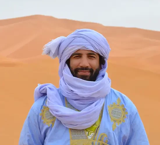 Musti guide with desert background